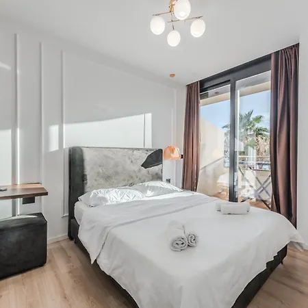Beachline Apartament *
